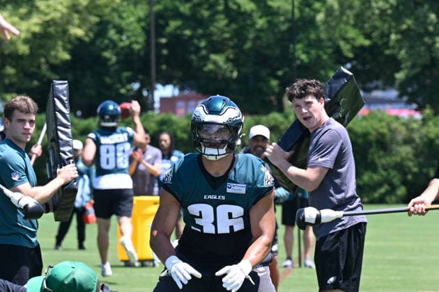 PHILADELPHIA, PA - JUNE 09: Philadelphia Eagles tight end Cameron Latu 36 runs a drill during the Philadelphia Eagles off season minicamp on June 9th, 2026 at the Jefferson Health Training Complex in Philadelphia, PA. (Photo by Terence Lewis Icon Sportswire) NFL, American Football Herren, USA JUN 09 Philadelphia Eagles Minicamp EDITORIAL USE ONLY Icon260609007
