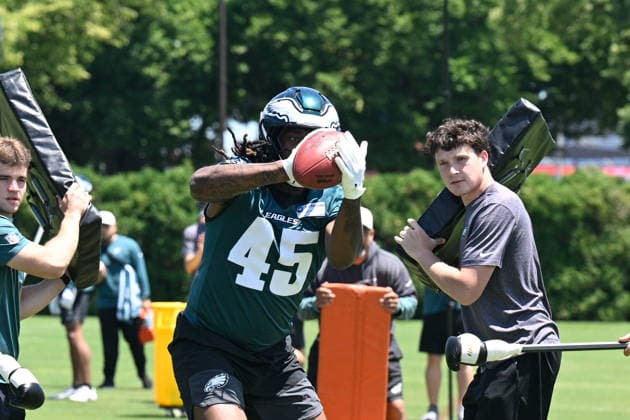 PHILADELPHIA, PA - JUNE 09: Philadelphia Eagles tight end Dae™Quan Wright 45 catches the ball during the Philadelphia Eagles off season minicamp on June 9th, 2026 at the Jefferson Health Training Complex in Philadelphia, PA. (Photo by Terence Lewis Icon Sportswire) NFL, American Football Herren, USA JUN 09 Philadelphia Eagles Minicamp EDITORIAL USE ONLY Icon260609011
