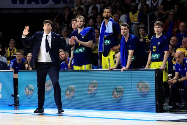 DEU, easyCredit BBL, ALBA vs. Bamberg, 09.06.2026, Max-Schmeling-Halle, Berlin, DEU, easyCredit BBL, ALBA vs. Bamberg, im Bild CHEFTRAINER Pedro Calles (ALBA Berlin), ALBA-Spielerbank