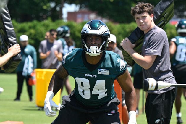 PHILADELPHIA, PA - JUNE 09: Philadelphia Eagles tight end E.J. Jenkins 84 looks on during the Philadelphia Eagles off season minicamp on June 9th, 2026 at the Jefferson Health Training Complex in Philadelphia, PA. (Photo by Terence Lewis Icon Sportswire) NFL, American Football Herren, USA JUN 09 Philadelphia Eagles Minicamp EDITORIAL USE ONLY Icon260609014