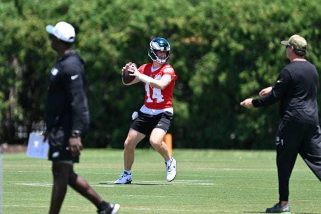PHILADELPHIA, PA - JUNE 09: Philadelphia Eagles quarterback Andy Dalton 14 throws the ball during the Philadelphia Eagles off season minicamp on June 9th, 2026 at the Jefferson Health Training Complex in Philadelphia, PA. (Photo by Terence Lewis Icon Sportswire) NFL, American Football Herren, USA JUN 09 Philadelphia Eagles Minicamp EDITORIAL USE ONLY Icon260609004