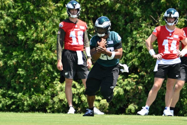 PHILADELPHIA, PA - JUNE 09: Philadelphia Eagles running back Saquon Barkley 26 runs with the ball during the Philadelphia Eagles off season minicamp on June 9th, 2026 at the Jefferson Health Training Complex in Philadelphia, PA. (Photo by Terence Lewis Icon Sportswire) NFL, American Football Herren, USA JUN 09 Philadelphia Eagles Minicamp EDITORIAL USE ONLY Icon260609032