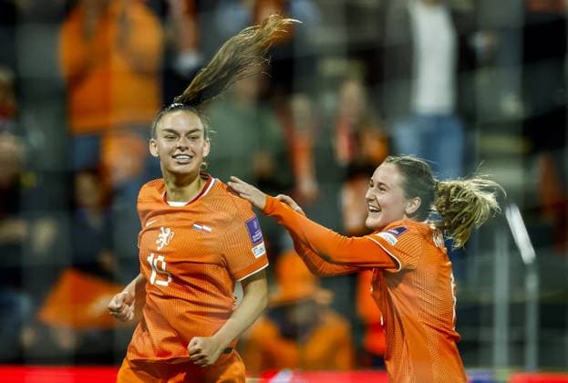 ALMELO - (l-r) RomÃ e Leuchter of The Netherlands, Wieke Kaptein of The Netherlands celebrate the 2-0 during the World Cup qualifier between the Netherlands (w) and Poland (w) at Erve Asito Stadium on June 9, 2026 in Almelo, Netherlands. VINCENT JANNINK ANP FIFA Women s World Cup 2027 Qualifier 2026 xVIxANPxSportx xxANPxIVx 560598898 originalFilename: 560598898.jpg