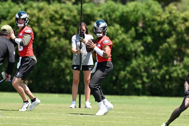 PHILADELPHIA, PA - JUNE 09: Philadelphia Eagles quarterback Jalen Hurts 1 looks to throw during the Philadelphia Eagles off season minicamp on June 9th, 2026 at the Jefferson Health Training Complex in Philadelphia, PA. (Photo by Terence Lewis Icon Sportswire) NFL, American Football Herren, USA JUN 09 Philadelphia Eagles Minicamp EDITORIAL USE ONLY Icon260609049