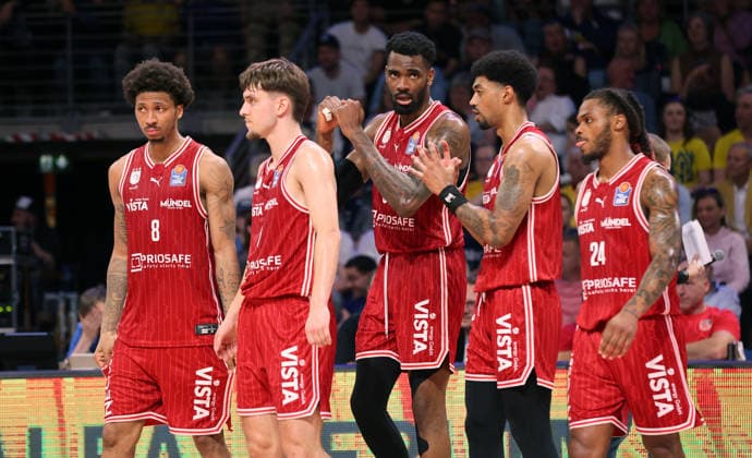 Bamberger Spieler enttäuscht nach Spielende Enttäuschung Basketball BBL Bundesliga Herren Play Off Halbfinale 5.Spiel Saison 2025 2026 09.06.2026 ALBA Berlin vs BMA365 Bamberg Baskets