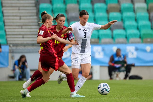 Ljubljana, Slowenien: 09.06. 2026 - Länderspiel - WM-Qualifikation der Frauen - Slowenien vs. Deutschland Im Bild: v.li. im Zweikampf Vivien Endemann (Deutschland), Melissa Kössler Koessler (Deutschland) und Sara Agrez (Slowenien)