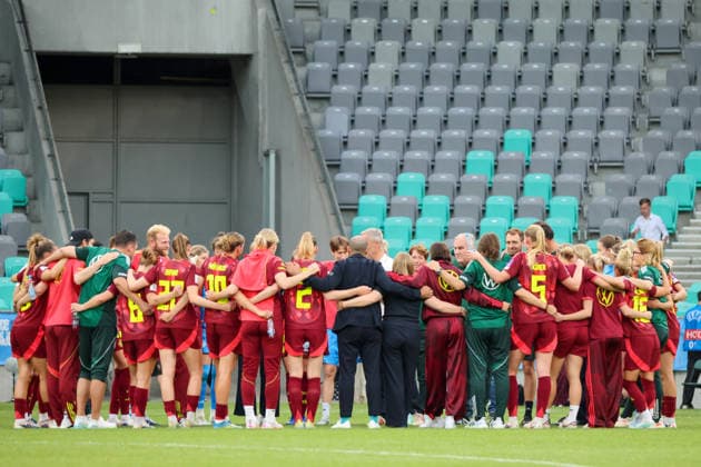 Ljubljana, Slowenien: 09.06. 2026 - Länderspiel - WM-Qualifikation der Frauen - Slowenien vs. Deutschland Im Bild: Die Spielerinnen der deutschen Fußballnationalmannschaft der Frauen und das gesamte DFB Team bilden nach dem Sieg in Slowenien einen Mannschaftskreis zum Schulterschluss