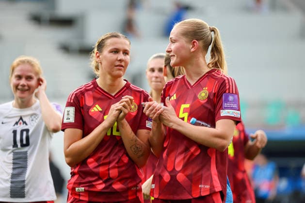 Ljubljana, Slowenien: 09.06. 2026 - Länderspiel - WM-Qualifikation der Frauen - Slowenien vs. Deutschland Im Bild: v.li. Larissa Mühlhaus Muehlhaus (Deutschland) und Camilla Küver Kuever (Deutschland) beim Abschlussjubel nach dem Sieg gegen Slowenien