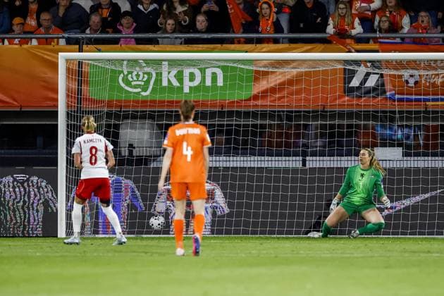 ALMELO - Ewelina Kamczyk of Poland scores the 3-1 during the World Cup qualifying match between the Netherlands (women) and Poland (women) at Erve Asito Stadium on June 9, 2026 in Almelo, the Netherlands. VINCENT JANNINK ANP FIFA Women s World Cup 2027 Qualifier 2026 xVIxANPxSportx xxANPxIVx 560599758 originalFilename: 560599758.jpg