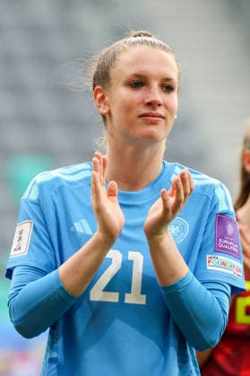 Ljubljana, Slowenien: 09.06. 2026 - Länderspiel - WM-Qualifikation der Frauen - Slowenien vs. Deutschland Im Bild: Torhüterin Ena Mahmutovic (Deutschland) beim Abschlussjubel nach dem Sieg gegen Slowenien