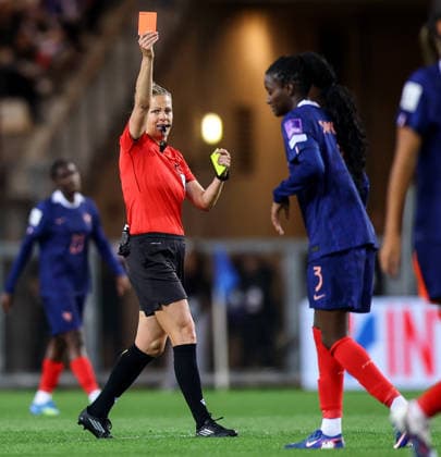 2027 FIFA Women s World Cup Qualifier, Stade des Alpes, Grenoble, France 9 6 2026 France vs Republic of Ireland France s Thiniba Samoura is shown a red card after receiving a second yellow Thiniba Samoura is shown a red card after receiving a second yellow 9 6 2026  Copyright: x INPHO BenxBradyx BB3_2430