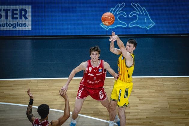 Basketball Berlin 019.06.2026 Saison 2025 2026 EasyCredit BBL 1. Bundesliga Männer, Herren Playoffs Halbfinale Spiel 5 Alba Berlin - BMA365 Bamberg Baskets Jonas Mattisseck (Alba Berlin, No.09) Richard Balint (Bamberg, No.11)