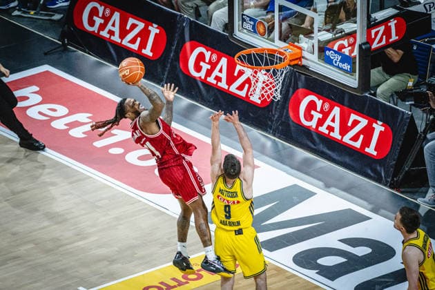 Basketball Berlin 019.06.2026 Saison 2025 2026 EasyCredit BBL 1. Bundesliga Männer, Herren Playoffs Halbfinale Spiel 5 Alba Berlin - BMA365 Bamberg Baskets Cobe Williams (Bamberg, No.24) Jonas Mattisseck (Alba Berlin, No.09)