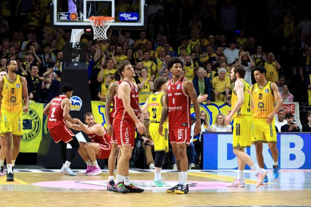 DEU, easyCredit BBL, ALBA vs. Bamberg, 09.06.2026, Max-Schmeling-Halle, Berlin, DEU, easyCredit BBL, ALBA vs. Bamberg, im Bild Bamberger-Spielerkreis