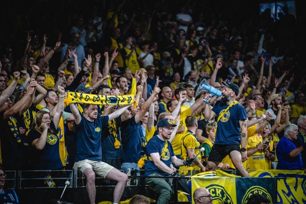 Basketball Berlin 019.06.2026 Saison 2025 2026 EasyCredit BBL 1. Bundesliga Männer, Herren Playoffs Halbfinale Spiel 5 Alba Berlin - BMA365 Bamberg Baskets Alba Fans Jubel