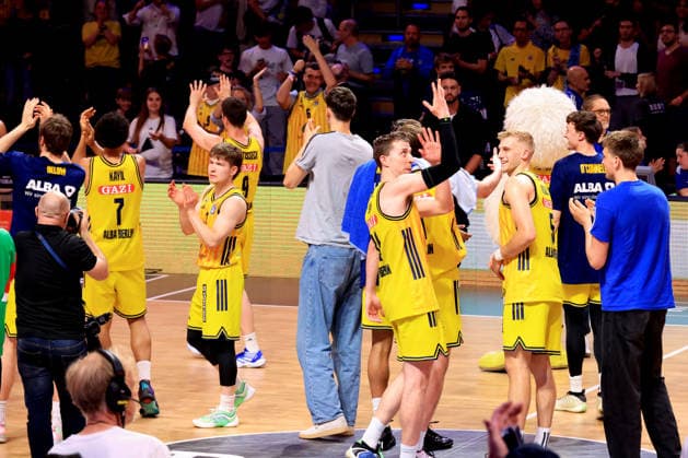 DEU, easyCredit BBL, ALBA vs. Bamberg, 09.06.2026, Max-Schmeling-Halle, Berlin, DEU, easyCredit BBL, ALBA vs. Bamberg, im Bild ALBA-Spielerkreis