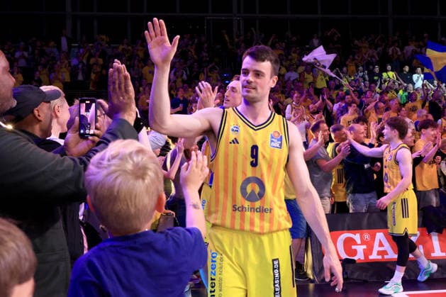 DEU, easyCredit BBL, ALBA vs. Bamberg, 09.06.2026, Max-Schmeling-Halle, Berlin, DEU, easyCredit BBL, ALBA vs. Bamberg, im Bild JONAS MATTISSECK (ALBA Berlin 9), ALBA-Fans, Fanblock,