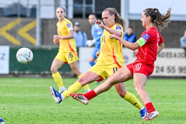 SOCCER WOMEN UEFA QUALIFIERS B4 MD6 LUXEMBURG VS BELGIUM Janice Cayman (11) of Belgium and Laura Miller (10) of Luxemburg pictured during a women football game between the national teams of Luxemburg and Belgium , called the Red Flames , on the sixth match day in League B Group B4 in the league stage of the 2026-27 UEFA Women s European Qualifiers competition , on Tuesday 9 June 2026 in Esch-sur-Alzette , Luxemburg . PHOTO SPORTPIX Stijn Audooren Esch-sur-Alzette Stade de la Frontiere Luxemburg  Copyright: xSportpix.bex xStijnxAudoorenxStijnxAudoorenx