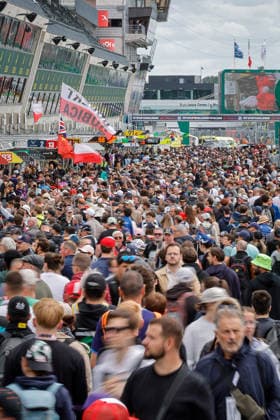 24 HEURES DU MANS 2026 - TUESDAY Spectators, fans, crowd, pit walk during the 24 Hours of Le Mans 2026, 3rd round of the 2026 FIA World Endurance Championship, on June 9, 2026 on the Circuit des 24 Heures du Mans in Le Mans, France - Le MansFrance  Copyright: xPauloxMariax