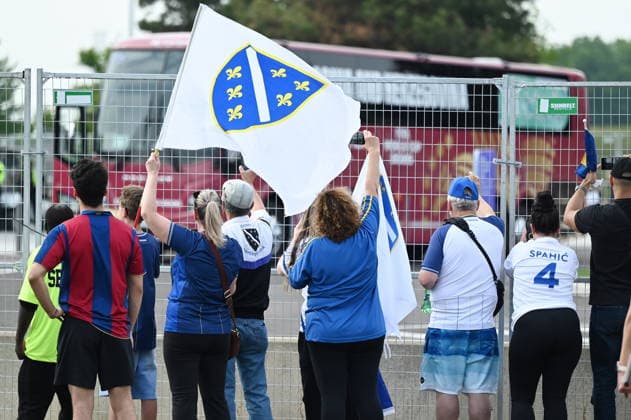 June 9, 2026, Toronto, On, Canada: Fans look on as Bosnia and Herzegovina players arrive for a World Cup training session in Toronto, Tuesday, June 9, 2026. Canada News - June 9, 2026  - ZUMAc35_ 20260609_zaf_c35_118 Copyright: xJonxBlackerx