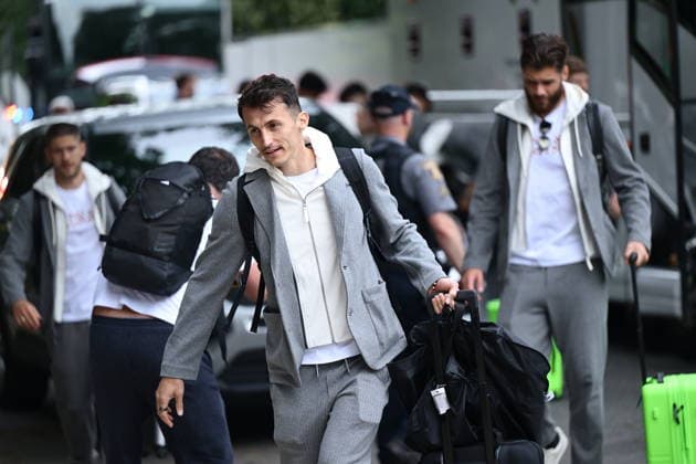Alexandria, USA, 090626. Player Ante Budimir has arrived with the Croatian national football team at the AKA hotel in the base camp where they will be accommodated during the FIFA World Cup, WM, Weltmeisterschaft, Fussball Photo: Boris Kovacev CROPIX Copyright: xxBorisxKovacevx xCROPIXx reprezentacija_dolazak14-090626