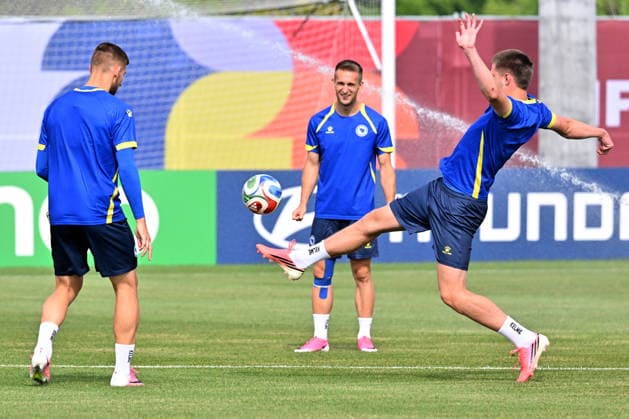 June 9, 2026, Toronto, On, Canada: Players from Bosnia and Herzegovina practice during a World Cup training session in Toronto, on Tuesday, June 9, 2026. Canada News - June 9, 2026  - ZUMAc35_ 20260609_zaf_c35_119 Copyright: xJonxBlackerx