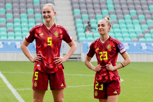09.06.2026, xgrfx, Fussball WM Qualifikation Frauen, Slowenien - Deutschland v.l. Camilla Küver, Sophia Kleinherne (Deutsche Frauennationalmannschaft) (DFL DFB REGULATIONS PROHIBIT ANY USE OF PHOTOGRAPHS as IMAGE SEQUENCES and or QUASI-VIDEO) Ljubljana