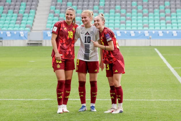 09.06.2026, xgrfx, Fussball WM Qualifikation Frauen, Slowenien - Deutschland v.l. Melissa Kössler, Sjoeke Nüsken, Sophia Kleinherne (Deutsche Frauennationalmannschaft) (DFL DFB REGULATIONS PROHIBIT ANY USE OF PHOTOGRAPHS as IMAGE SEQUENCES and or QUASI-VIDEO) Ljubljana
