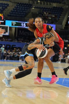 CHICAGO, IL - JUNE 06: Natasha Cloud 9 of the Chicago Sky drives to the basket during the first half of a 2026 WNBA, Basketball Damen, USA Commissioner s Cup game against the Atlanta Dream on June 9, 2026 at Wintrust Arena in Chicago, Illinois. (Photo by Melissa Tamez Icon Sportswire) SOCCER: JUN 06 USA vs Germany EDITORIAL USE ONLY Icon260609012
