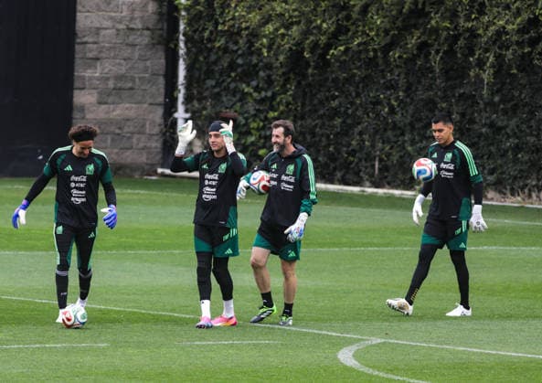 Mexico national team, Nationalteam Training Day - 2026 FIFA World Cup, WM, Weltmeisterschaft, Fussball Goalkeepers Guillermo Ochoa, Carlos Acevedo of Mexican national football team during the training day ahead the 2026 FIFA World Cup Group A match against South Africa at High Performance Center (CAR). on June 9, 2026 in Mexico City, Mexico. (Photo by Ian Robles Eyepix Group) Copyright: xIanxRoblesx xEyepixxGroupx EL_09062026_186129JPEG