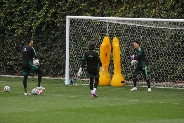 June 9, 2026, Mexico City, Ciudad de Mexico, Mexico: Goalie Guillermo Ochoa of Mexican national football team warms-up during the training day ahead the 2026 FIFA World Cup, WM, Weltmeisterschaft, Fussball Group A match against South Africa at High Performance Center (CAR). on June 9, 2026 in Mexico City, Mexico. Mexico City Mexico - ZUMAe321 20260609_zsa_e321_157 Copyright: xIanxRoblesx