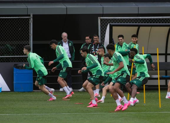 June 9, 2026, Mexico City, Ciudad de Mexico, Mexico: Mexican national football team warms-up during the training day ahead the 2026 FIFA World Cup, WM, Weltmeisterschaft, Fussball Group A match against South Africa at High Performance Center (CAR). on June 9, 2026 in Mexico City, Mexico. Mexico City Mexico - ZUMAe321 20260609_zsa_e321_162 Copyright: xIanxRoblesx
