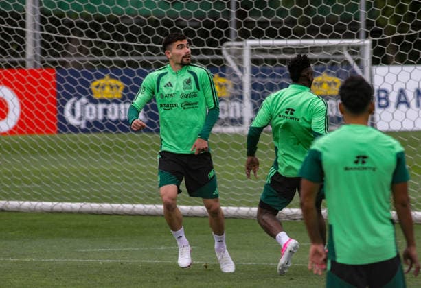June 9, 2026, Mexico City, Ciudad de Mexico, Mexico: Johan VoÂ¡squez of Mexican national football team warms-up during the training day ahead the 2026 FIFA World Cup, WM, Weltmeisterschaft, Fussball Group A match against South Africa at High Performance Center (CAR). on June 9, 2026 in Mexico City, Mexico. Mexico City Mexico - ZUMAe321 20260609_zsa_e321_163 Copyright: xIanxRoblesx