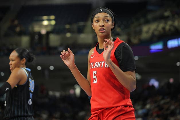 CHICAGO, IL - JUNE 09: Angel Reese 5 of the Atlanta Dream looks on during the second half a 2026 WNBA, Basketball Damen, USA Commissioner s Cup game against the Chicago Sky on June 9, 2026 at Wintrust Arena in Chicago, Illinois. (Photo by Melissa Tamez Icon Sportswire) WNBA: JUN 09 Atlanta Dream at Chicago Sky EDITORIAL USE ONLY Icon260609021