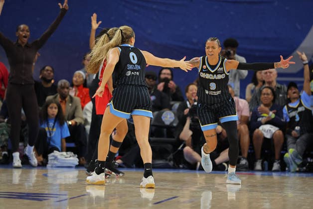 CHICAGO, IL - JUNE 09: Natasha Cloud 9 of the Chicago Sky reacts to Jacy Sheldon 0 of the Chicago Sky three point basket during the second half a 2026 WNBA, Basketball Damen, USA Commissioner s Cup game on June 9, 2026 at Wintrust Arena in Chicago, Illinois. (Photo by Melissa Tamez Icon Sportswire) WNBA: JUN 09 Atlanta Dream at Chicago Sky EDITORIAL USE ONLY Icon260609034