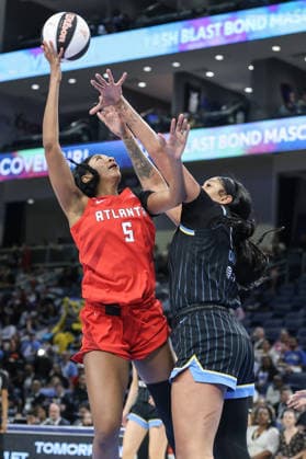 CHICAGO, USA - June 9: Angel Reese (5 Atlanta Dream) shoots the ball during the WNBA, Basketball Damen, USA Commissionerâ€™s Cup game between the Chicago Sky and Atlanta Dream at Wintrust Arena on Tuesday, June 9 in Chicago, USA  Copyright: xShainaxBenhiyoun SPPx Sportspressphoto_SPR164184