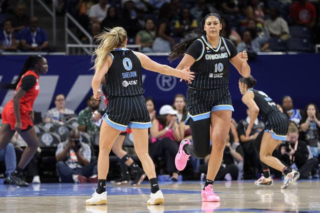 CHICAGO, USA - June 9: Kamilla Cardoso (10 Chicago Sky) high-fives Jacy Sheldon (0 Chicago Sky) during the WNBA, Basketball Damen, USA Commissionerâ€™s Cup game between the Chicago Sky and Atlanta Dream at Wintrust Arena on Tuesday, June 9 in Chicago, USA  Copyright: xShainaxBenhiyoun SPPx Sportspressphoto_SPR164185