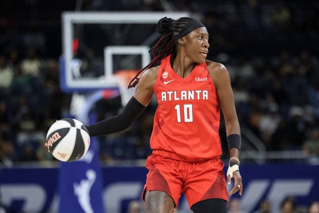 CHICAGO, USA - June 9: Rhyne Howard (10 Atlanta Dream) in action during the WNBA, Basketball Damen, USA Commissionerâ€™s Cup game between the Chicago Sky and Atlanta Dream at Wintrust Arena on Tuesday, June 9 in Chicago, USA  Copyright: xShainaxBenhiyoun SPPx Sportspressphoto_SPR164186
