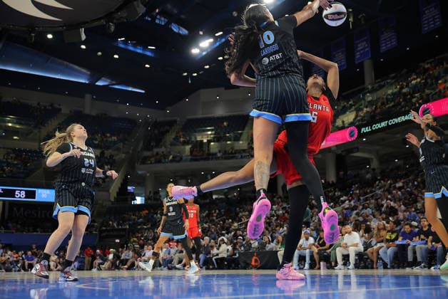 CHICAGO, IL - JUNE 09: Kamilla Cardoso 10 of the Chicago Sky blocks Angel Reese 5 of the Atlanta Dream during the second half a 2026 WNBA, Basketball Damen, USA Commissioner s Cup game on June 9, 2026 at Wintrust Arena in Chicago, Illinois. (Photo by Melissa Tamez Icon Sportswire) WNBA: JUN 09 Atlanta Dream at Chicago Sky EDITORIAL USE ONLY Icon260609038