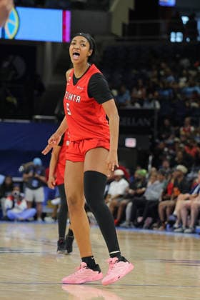CHICAGO, IL - JUNE 09: Angel Reese 5 of the Atlanta Dream reacts to during the second half a 2026 WNBA, Basketball Damen, USA Commissioner s Cup game against the Chicago Sky on June 9, 2026 at Wintrust Arena in Chicago, Illinois. (Photo by Melissa Tamez Icon Sportswire) WNBA: JUN 09 Atlanta Dream at Chicago Sky EDITORIAL USE ONLY Icon260609041