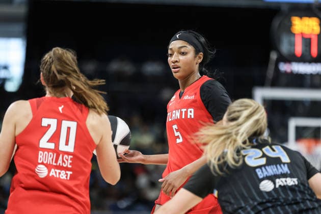 CHICAGO, USA - June 9: Angel Reese (5 Atlanta Dream) passes the ball during the WNBA, Basketball Damen, USA Commissionerâ€™s Cup game between the Chicago Sky and Atlanta Dream at Wintrust Arena on Tuesday, June 9 in Chicago, USA  Copyright: xShainaxBenhiyoun SPPx Sportspressphoto_SPR164194