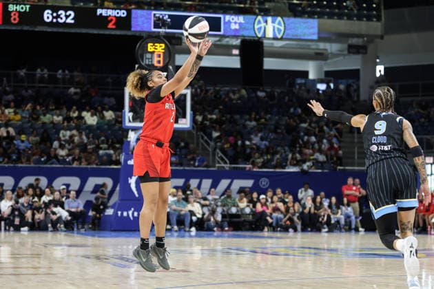 CHICAGO, USA - June 9: Te-Hina Paopao (2 Atlanta Dream) shoots a three pointer during the WNBA, Basketball Damen, USA Commissionerâ€™s Cup game between the Chicago Sky and Atlanta Dream at Wintrust Arena on Tuesday, June 9 in Chicago, USA  Copyright: xShainaxBenhiyoun SPPx Sportspressphoto_SPR164191