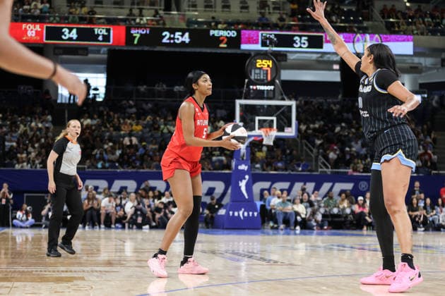 CHICAGO, USA - June 9: Angel Reese (5 Atlanta Dream) in action at the three-point line during the WNBA, Basketball Damen, USA Commissionerâ€™s Cup game between the Chicago Sky and Atlanta Dream at Wintrust Arena on Tuesday, June 9 in Chicago, USA  Copyright: xShainaxBenhiyoun SPPx Sportspressphoto_SPR164195