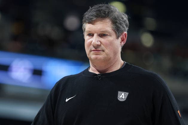 CHICAGO, USA - June 9: Atlanta Dream Head Coach, Karl Smesko is seen during the WNBA, Basketball Damen, USA Commissionerâ€™s Cup game between the Chicago Sky and Atlanta Dream at Wintrust Arena on Tuesday, June 9 in Chicago, USA  Copyright: xShainaxBenhiyoun SPPx Sportspressphoto_SPR164202