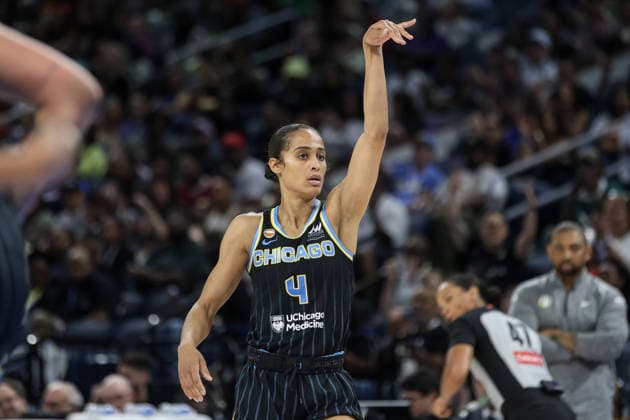 CHICAGO, USA - June 9: Skylar Diggins (4 Chicago Sky) flick-of-the-wrist during the WNBA, Basketball Damen, USA Commissionerâ€™s Cup game between the Chicago Sky and Atlanta Dream at Wintrust Arena on Tuesday, June 9 in Chicago, USA  Copyright: xShainaxBenhiyoun SPPx Sportspressphoto_SPR164209