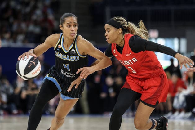 CHICAGO, USA - June 9: Skylar Diggins (4 Chicago Sky) defended by Jordin Canada (3 Atlanta Dream) during the WNBA, Basketball Damen, USA Commissionerâ€™s Cup game between the Chicago Sky and Atlanta Dream at Wintrust Arena on Tuesday, June 9 in Chicago, USA  Copyright: xShainaxBenhiyoun SPPx Sportspressphoto_SPR164210