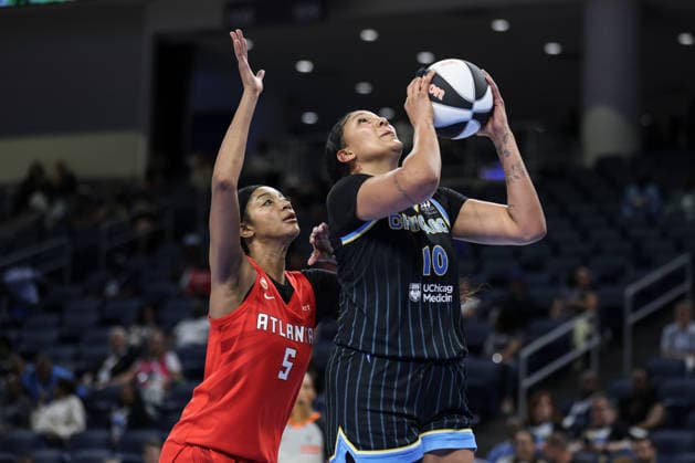 CHICAGO, USA - June 9: Kamilla Cardoso (10 Chicago Sky) shoots the ball during the WNBA, Basketball Damen, USA Commissionerâ€™s Cup game between the Chicago Sky and Atlanta Dream at Wintrust Arena on Tuesday, June 9 in Chicago, USA  Copyright: xShainaxBenhiyoun SPPx Sportspressphoto_SPR164228