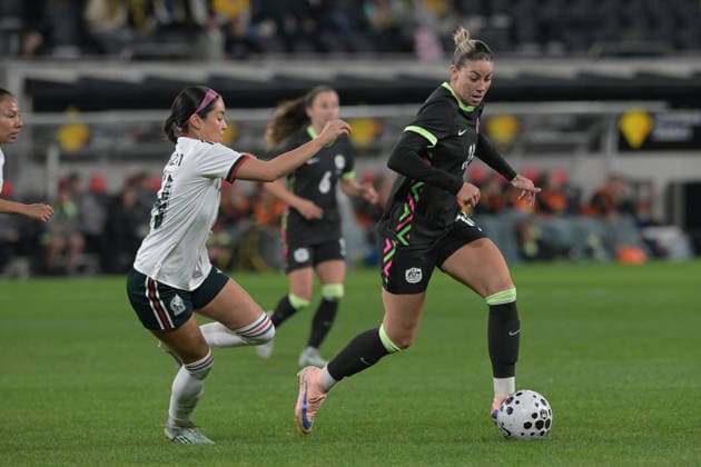 Australia Vs Mexico in Parramatta - 09 Jun 2026 Greta Espinoza (L) of Mexico women football team and Alanna Kennedy (R) of Australia women football team seen in action during the women s International Friendly, Länderspiel, Nationalmannschaft match between Australia and Mexico held at Commbank Stadium. Final score; Australia 3:1 Mexico. Parramatta Australia Copyright: xLuisxVeniegrax xSOPAxImagesx 20260609_A-Leagues_LuisVeniegra1452