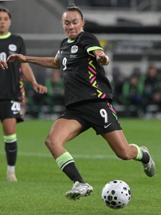 June 9, 2026, Parramatta, Australia: Caitlin Foord of Australia women football team seen in action during the women s International Friendly, Länderspiel, Nationalmannschaft match between Australia and Mexico held at Commbank Stadium. Final score; Australia 3:1 Mexico. Parramatta Australia - ZUMAs197 20260609_aaa_s197_215 Copyright: xLuisxVeniegrax