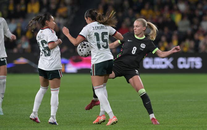 June 9, 2026, Parramatta, Australia: Karla Nieto (L), Jasmine Casarez (C) of Mexico women football team and Kaitlyn Torpey (R) of Australia women football team seen in action during the women s International Friendly, Länderspiel, Nationalmannschaft match between Australia and Mexico held at Commbank Stadium. Final score; Australia 3:1 Mexico. Parramatta Australia - ZUMAs197 20260609_aaa_s197_220 Copyright: xLuisxVeniegrax